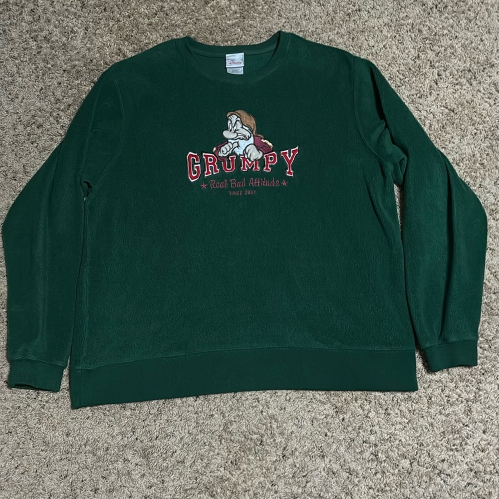 Disney embroidered crew neck sweater men’s L